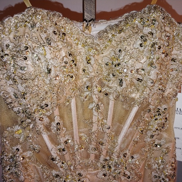 Dress - Picture 2 of 6